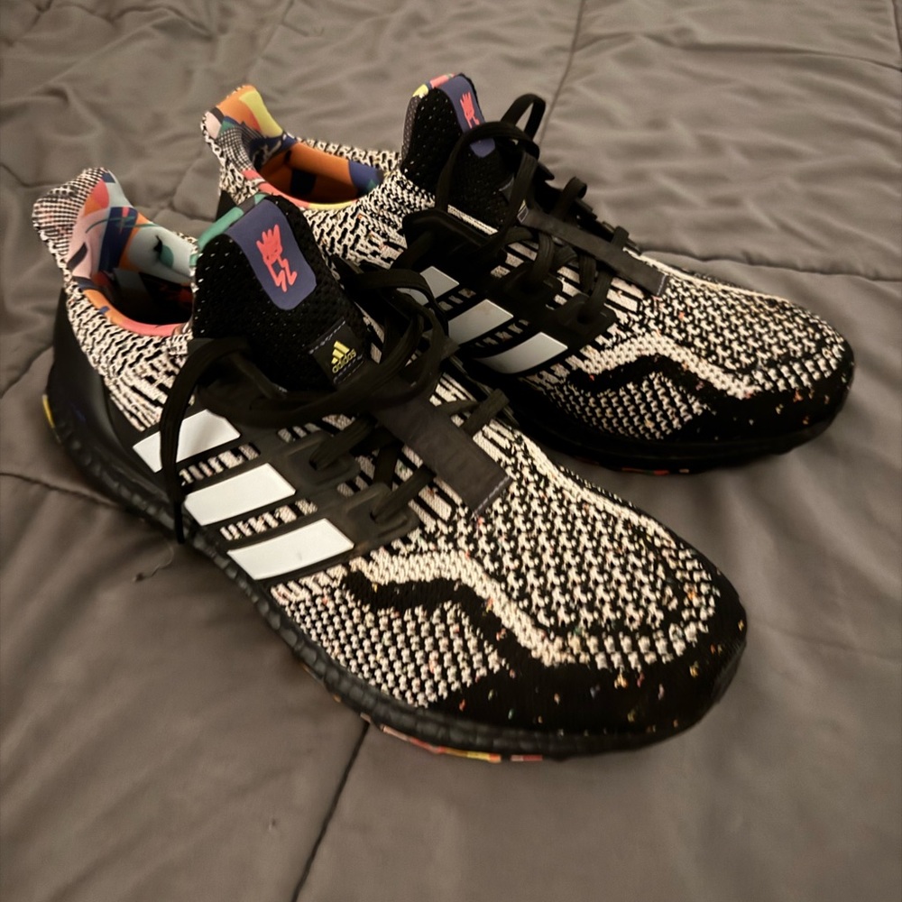 Adidas Men's UltraBOOST 5.0 DNA Sneakers